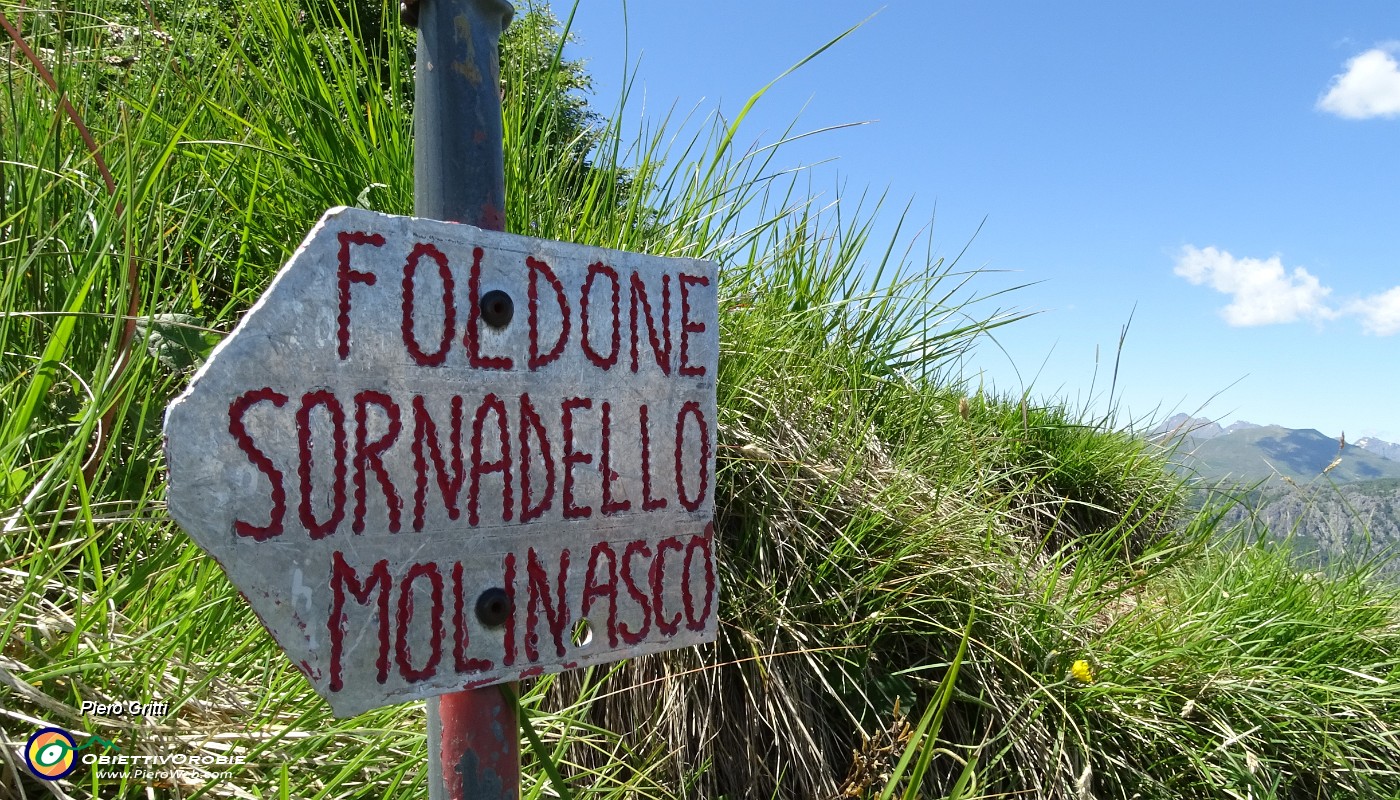 73 Prendo il sentiero per scendere alla Bocchetta del Ronco e al Monte Molinasco.JPG